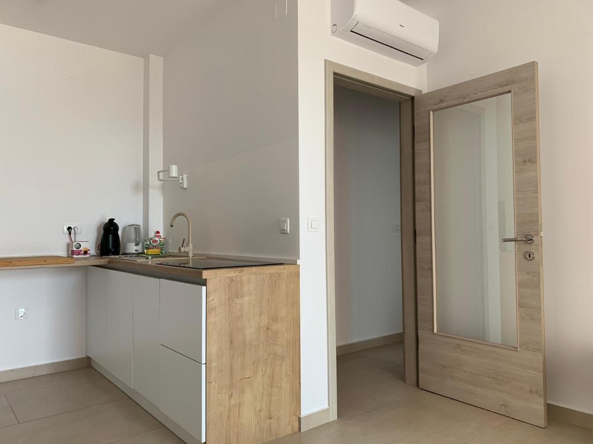 Apartment Garden Mandre Bagian luar foto